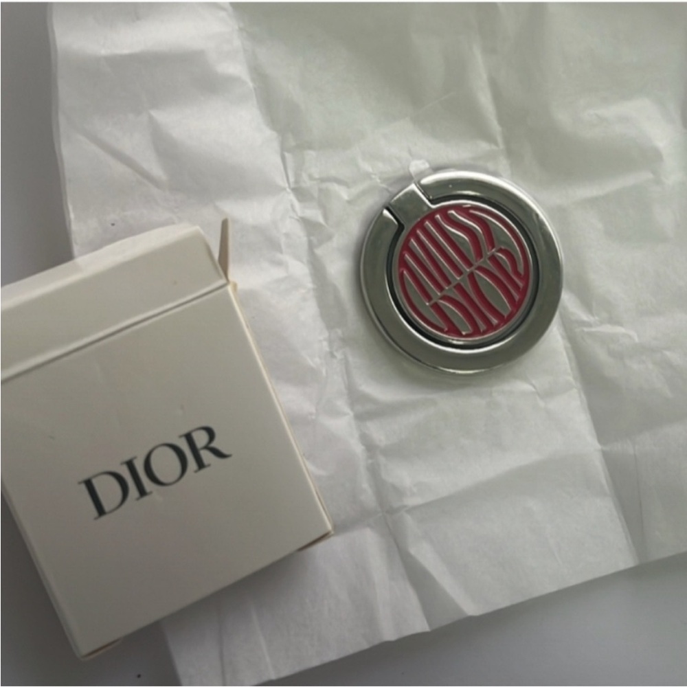 LIMITED EDITION Miss Dior Pink Vanity Case & Miss Dior Phone Grip Set - Picture 14 of 16